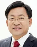 대학교수, 정당인, 시인, (전직)국회의원, (전직)시민운동가인 이철우의 대표 이미지