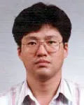 대학교수인 고병원의 대표 이미지