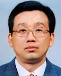 신문기자인 정택수의 대표 이미지