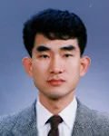 미술평론가인 이희영의 대표 이미지