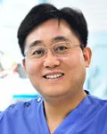 치과의사인 변욱의 대표 이미지
