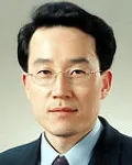 대학교수인 이충용의 대표 이미지