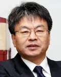 신문기자인 이철호의 대표 이미지