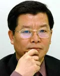 신문기자인 박광주의 대표 이미지