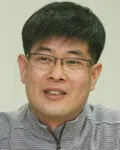 철학자, 작가인 강신주의 대표 이미지