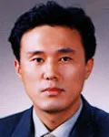 (전직)은행인인 윤영목의 대표 이미지