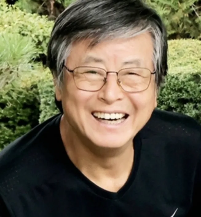 (전직)대학교수인 어윤소의 대표 이미지