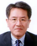 신문기자인 이재무의 대표 이미지
