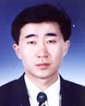 신문기자인 김한구의 대표 이미지