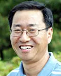 신문기자인 이찬호의 대표 이미지
