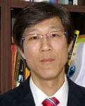 대학교수, (전직)광고인인 우석봉의 대표 이미지