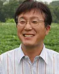 소설가인 안재성의 대표 이미지