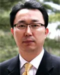 대학교수, 연극영화종사자인 신강호의 대표 이미지