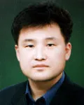 대학교수인 최윤의 대표 이미지