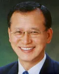 연구인인 윤석진의 대표 이미지