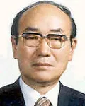 (전직)문학평론가, (전직)대학교수인 곽종원의 대표 이미지