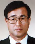 (전직)대학교수, (전직)연구인인 구석모의 대표 이미지