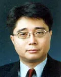 대학교수인 홍석진의 대표 이미지