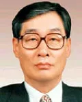 대학교수, (전직)대학총장인 신길수의 대표 이미지