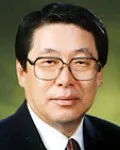 변호사, (전직)정무직공무원, (전직)검사인 신창언의 대표 이미지
