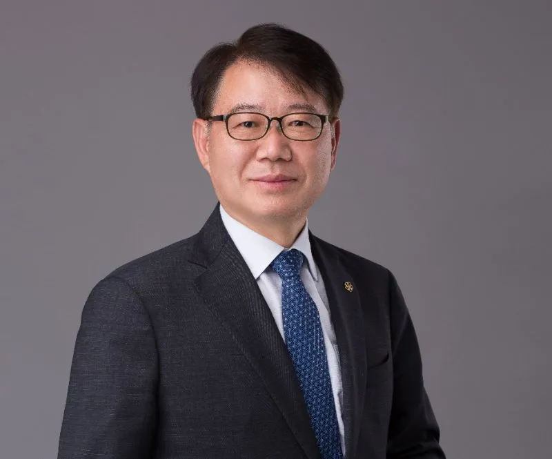 대학교수, 사진작가, 시인, 수필가인 강대식의 대표 이미지