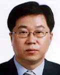 세무사인 윤원섭의 대표 이미지