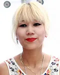 패션디자이너인 요니 P의 대표 이미지
