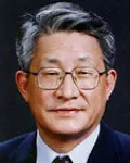 (전직)국회의원, (전직)대학교수인 윤식의 대표 이미지