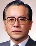 변호사, (전직)정무직공무원, (전직)판사인 윤일영의 대표 이미지
