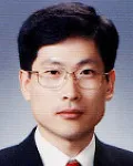 판사인 최한돈의 대표 이미지