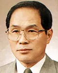 대학교수인 이근무의 대표 이미지