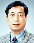 대학교수인 라윤도의 대표 이미지