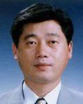 대학교수인 신재기의 대표 이미지