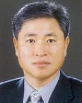대학교수인 최완규의 대표 이미지