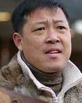 가수인 윤효상의 대표 이미지