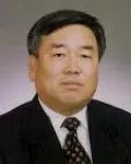 시인, 소설가인 김수년의 대표 이미지