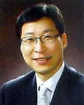 변호사, (전직)대학교수인 유충권의 대표 이미지