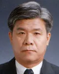 변호사, (전직)판사인 이근웅의 대표 이미지