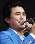 가수인 최철욱의 대표 이미지