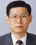 변호사, (전직)검사인 강정일의 대표 이미지