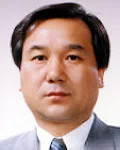 출판인, (전직)정당인인 신원영의 대표 이미지