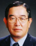 대학교수인 성진근의 대표 이미지