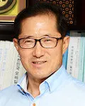 행정공무원인 박윤현의 대표 이미지
