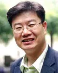 시인인 김윤환의 대표 이미지