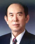 대학교수, (전직)은행인인 이요섭의 대표 이미지