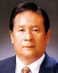 대학교수, (전직)신문기자인 이길용의 대표 이미지