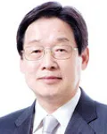 신문기자인 이혁주의 대표 이미지