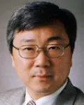 대학교수인 윤정방의 대표 이미지