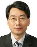 행정공무원인 장신철의 대표 이미지