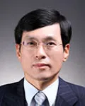 변호사, (전직)판사인 이홍철의 대표 이미지